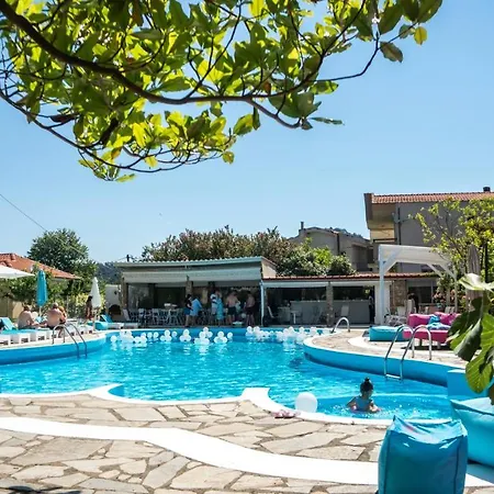 Macedon Otel