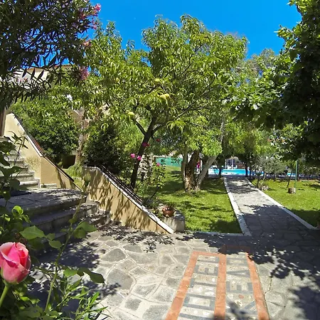 Macedon 3*